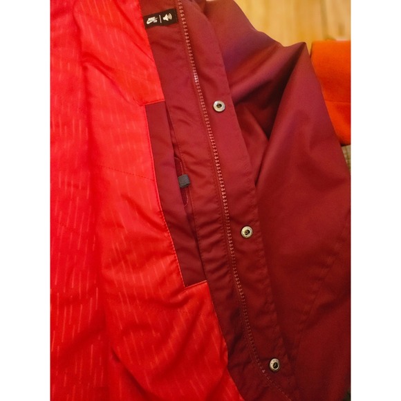 NIKE SB Burgundy Coach Jacket Mens L Embroidered Logo Snap Front Lightweight - Picture 8 of 12